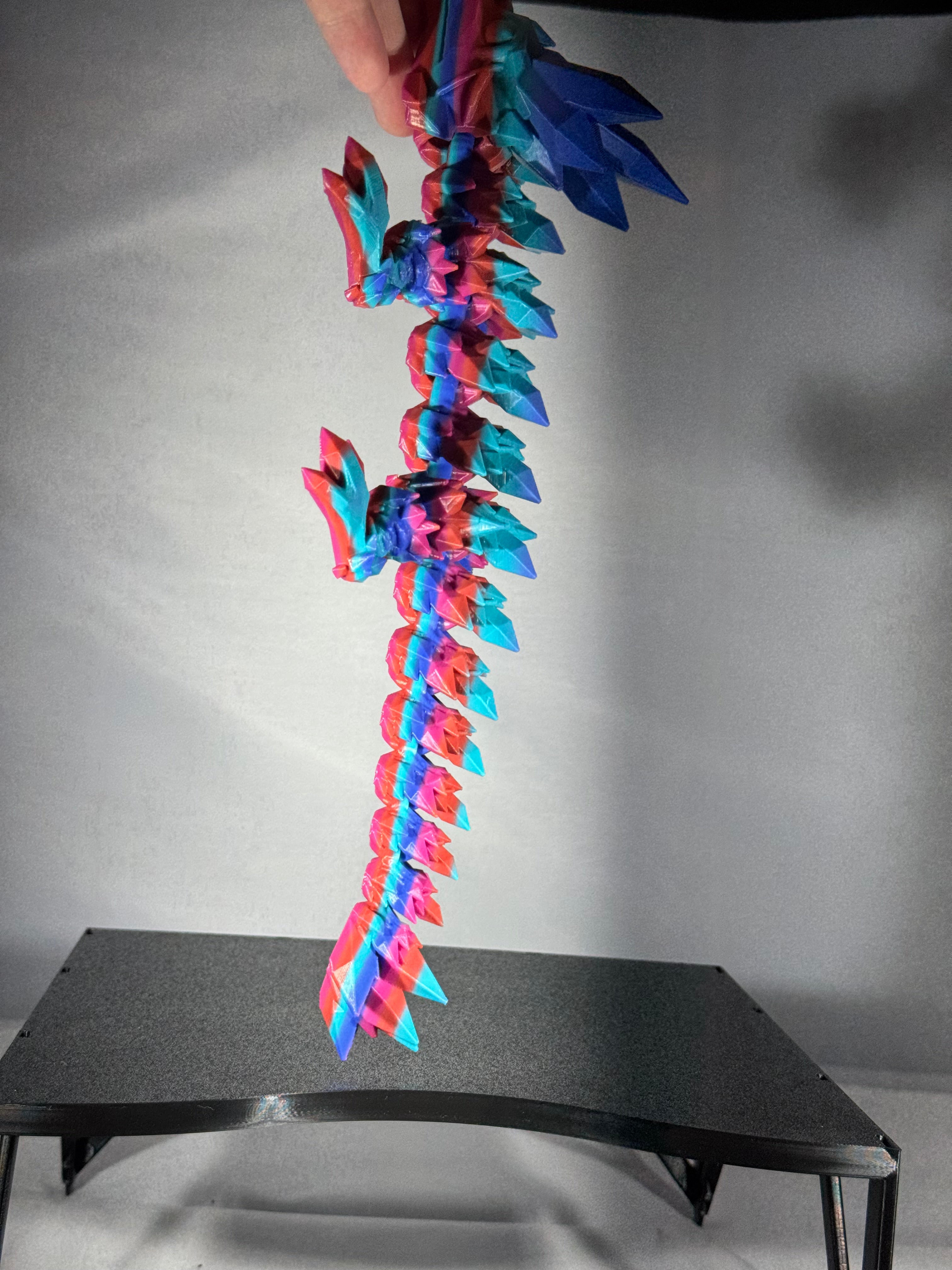 Lille krystal drage i regnbuefarver