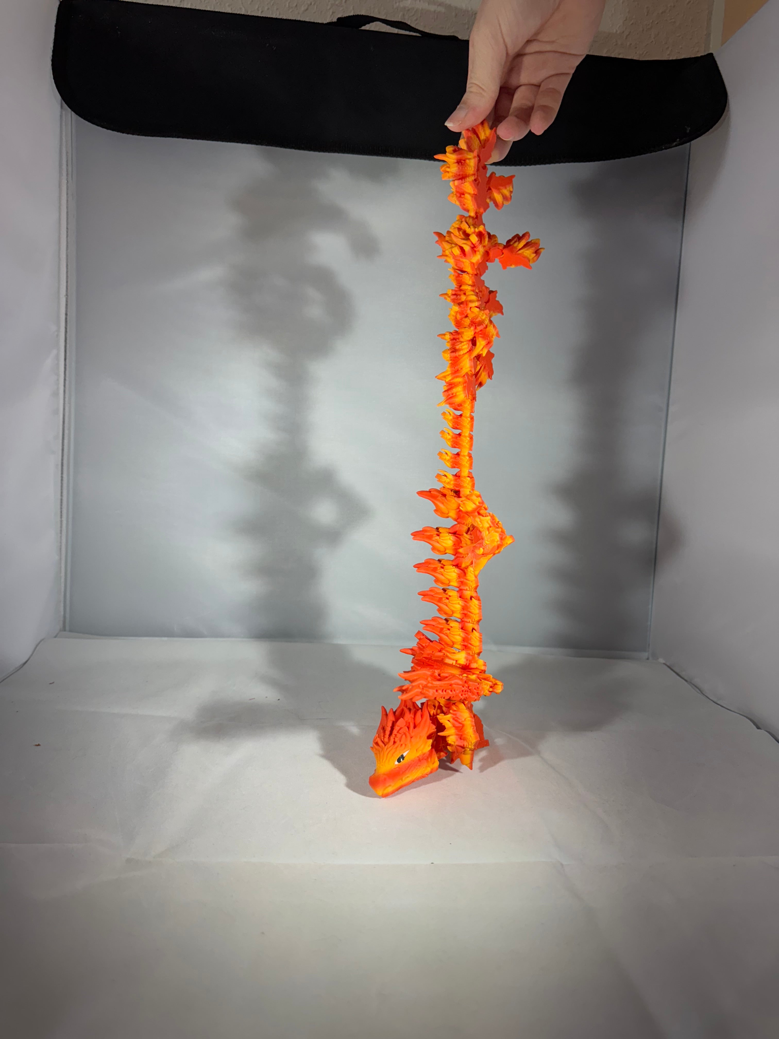 Føniks drage i orange og gul med vinger