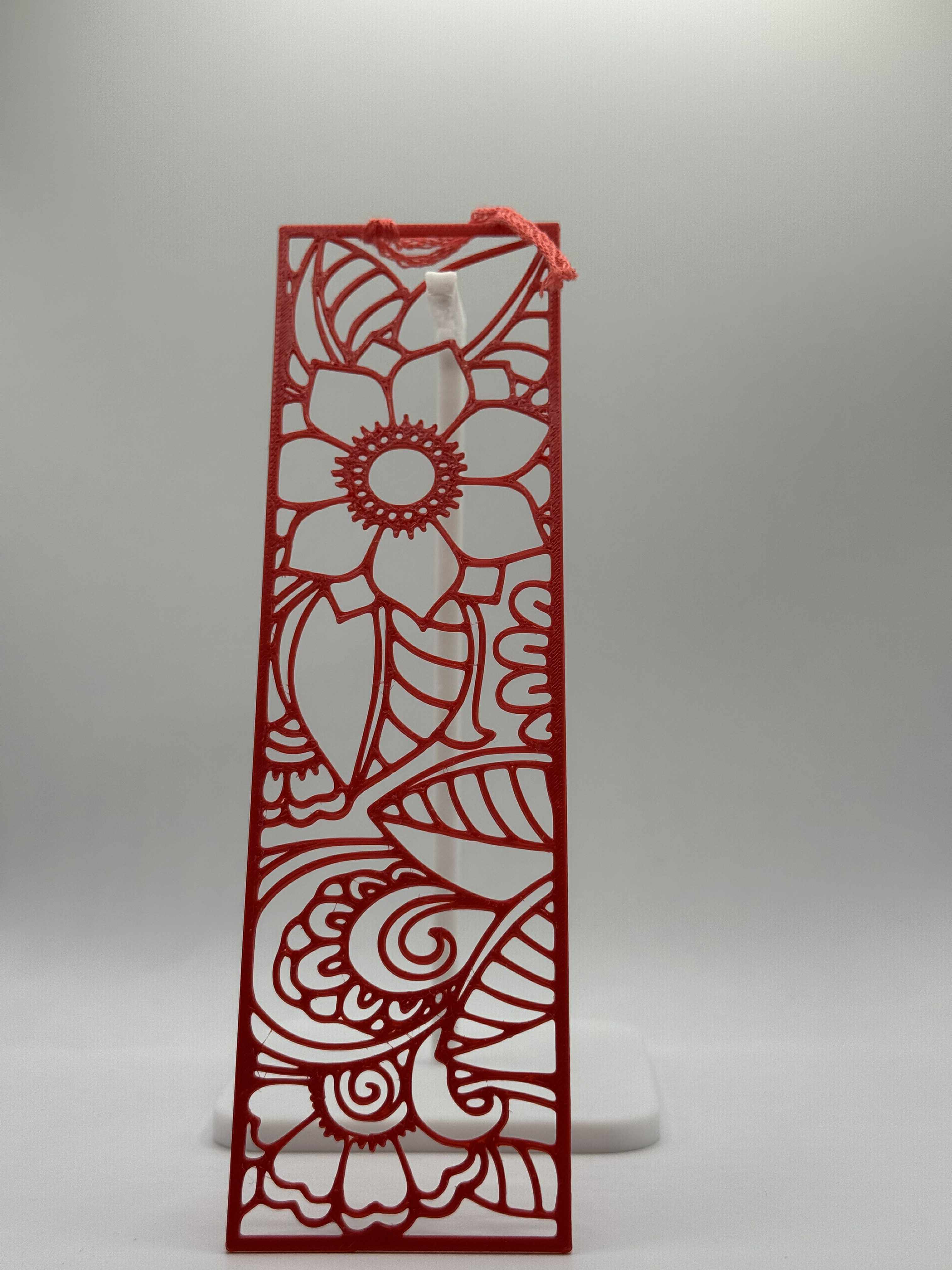 Bogmærke i rød med blomster mønster