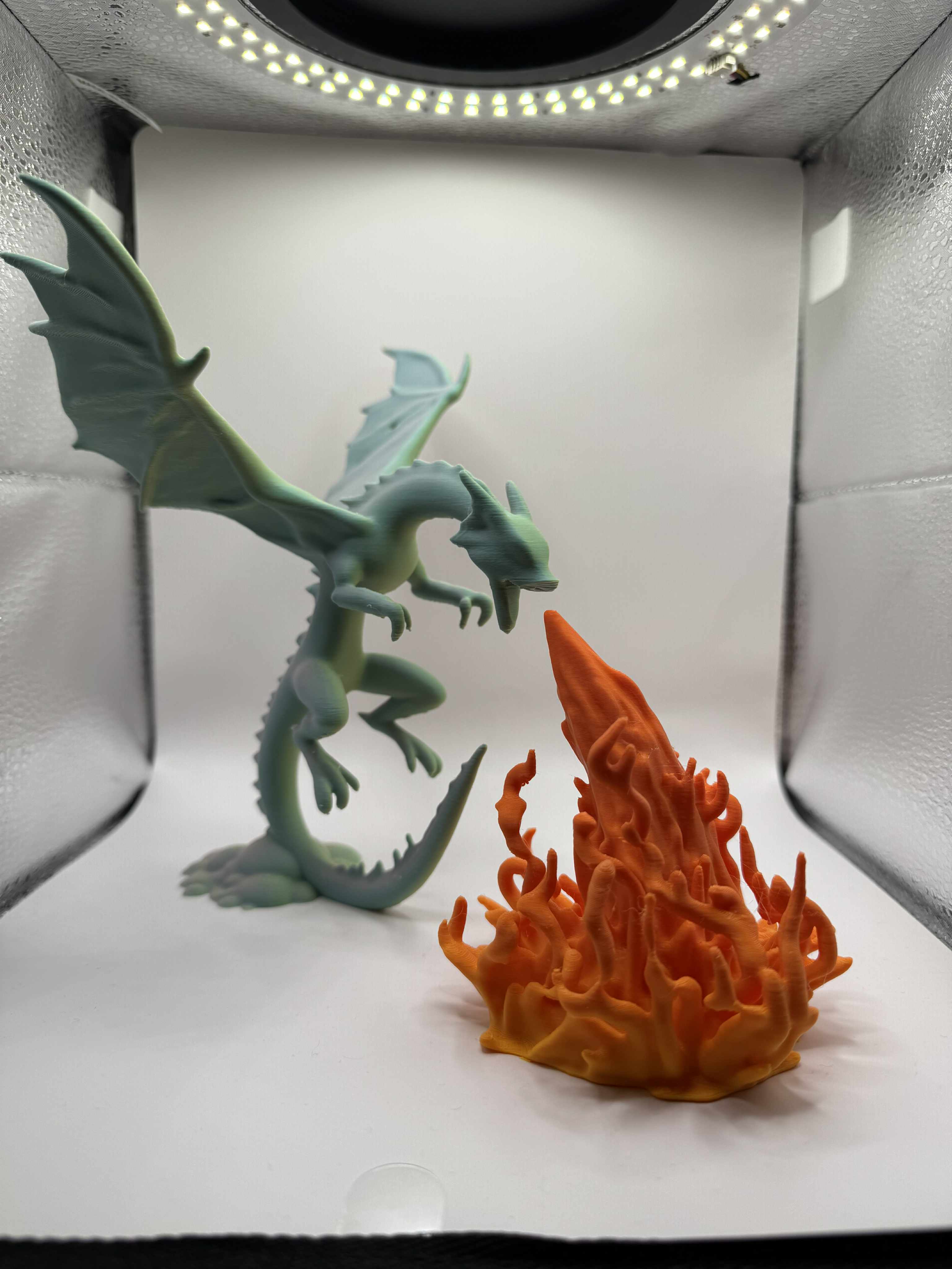 Drage som spyder ild