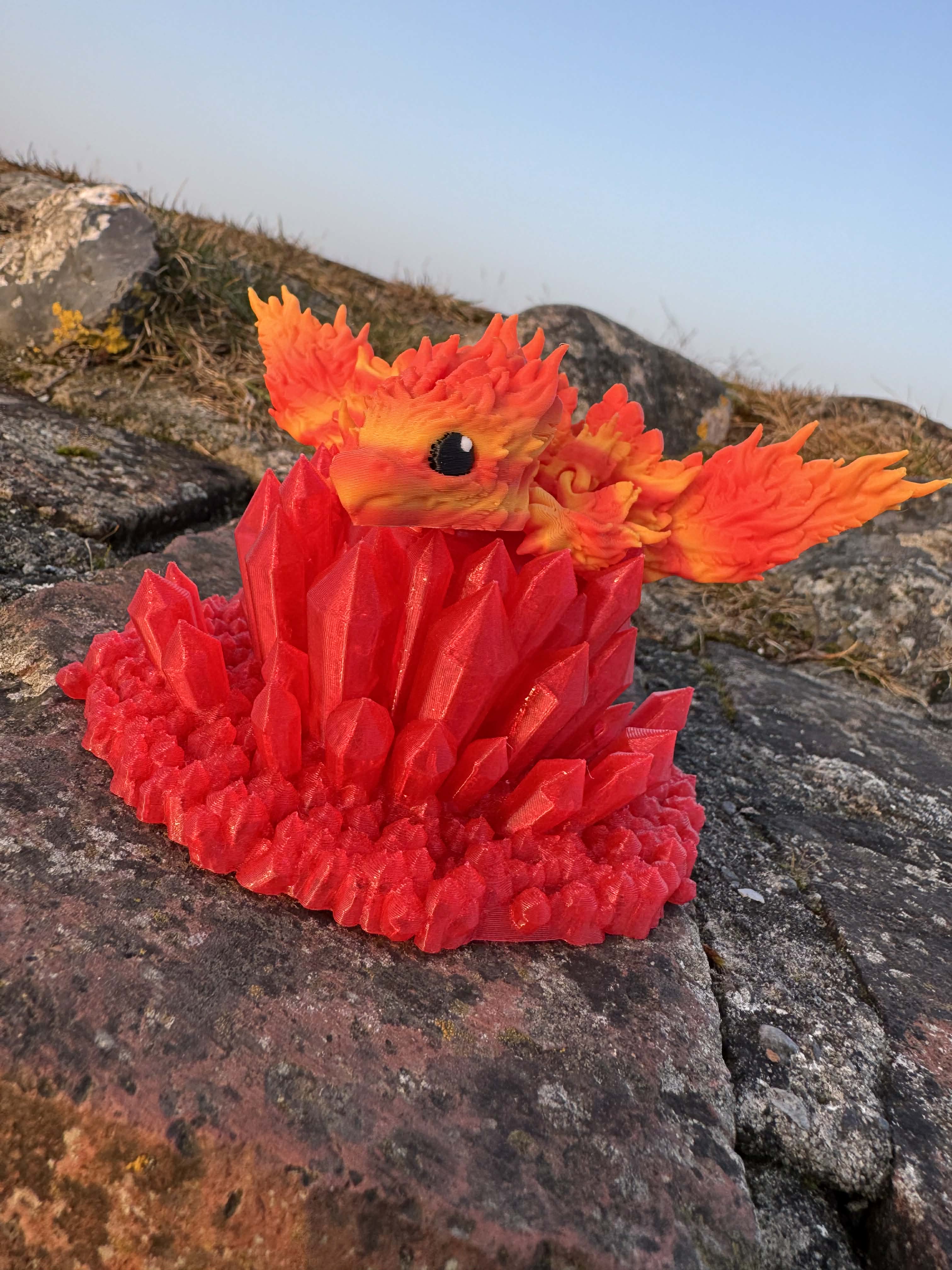 Lille føniks drage i orange og gul med vinger