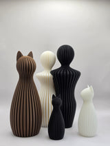 Familiefigur med kat i stilrent 3D-printet design