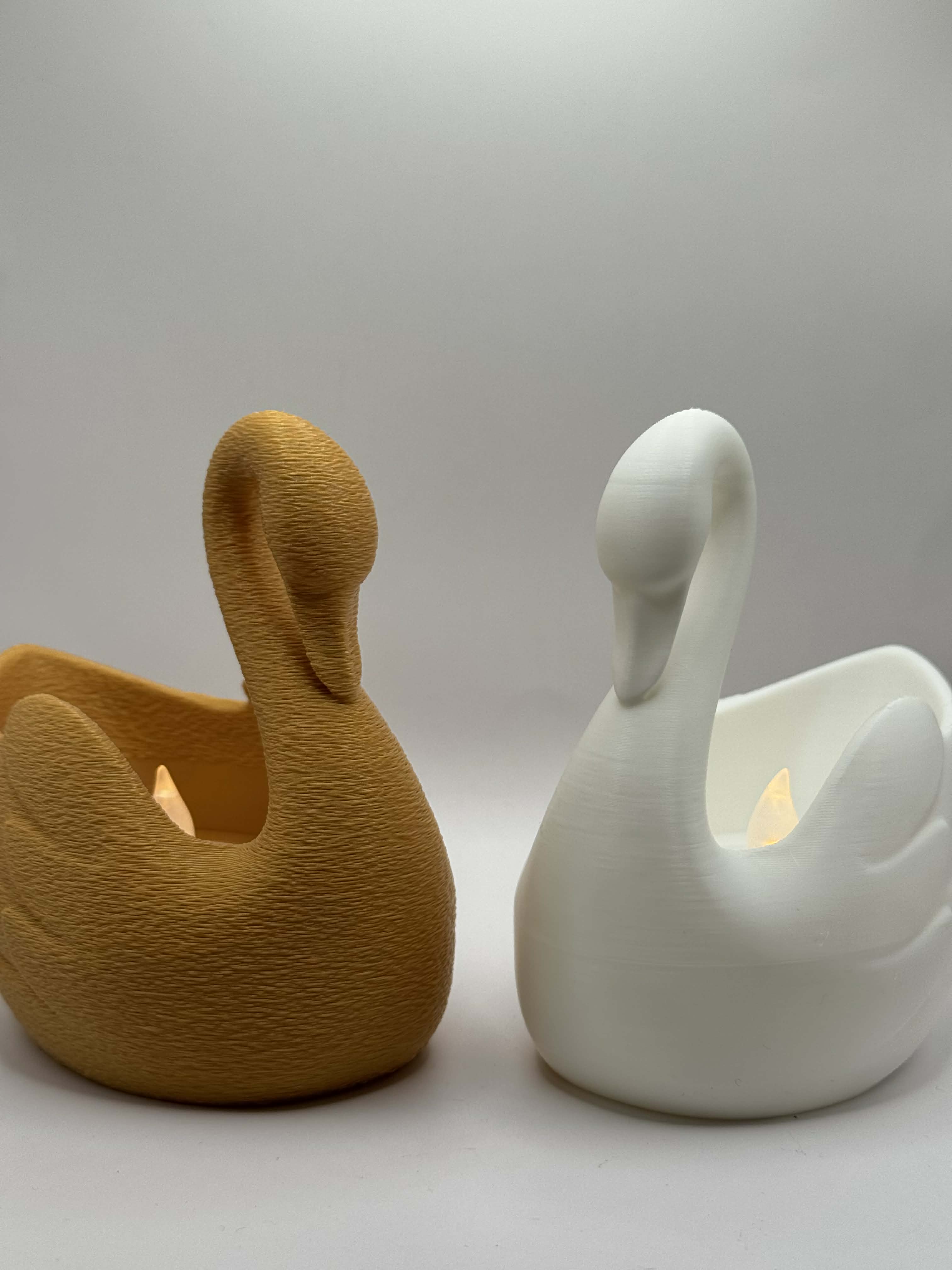 Lysestage formet som svane