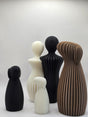 Familiefigur med hund i stilrent 3D-printet design
