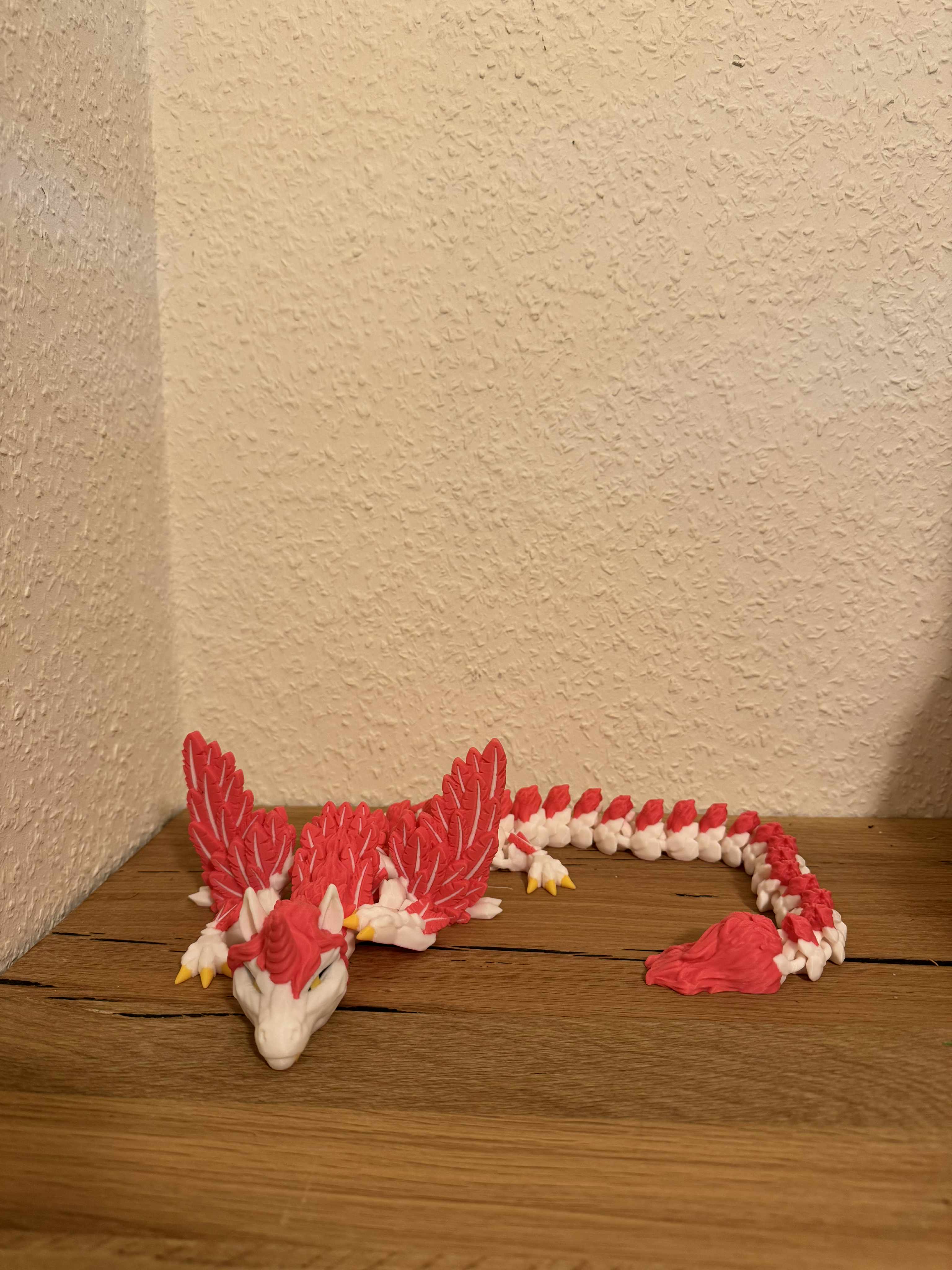 Enhjørning drage i lyserød, hvid og gul