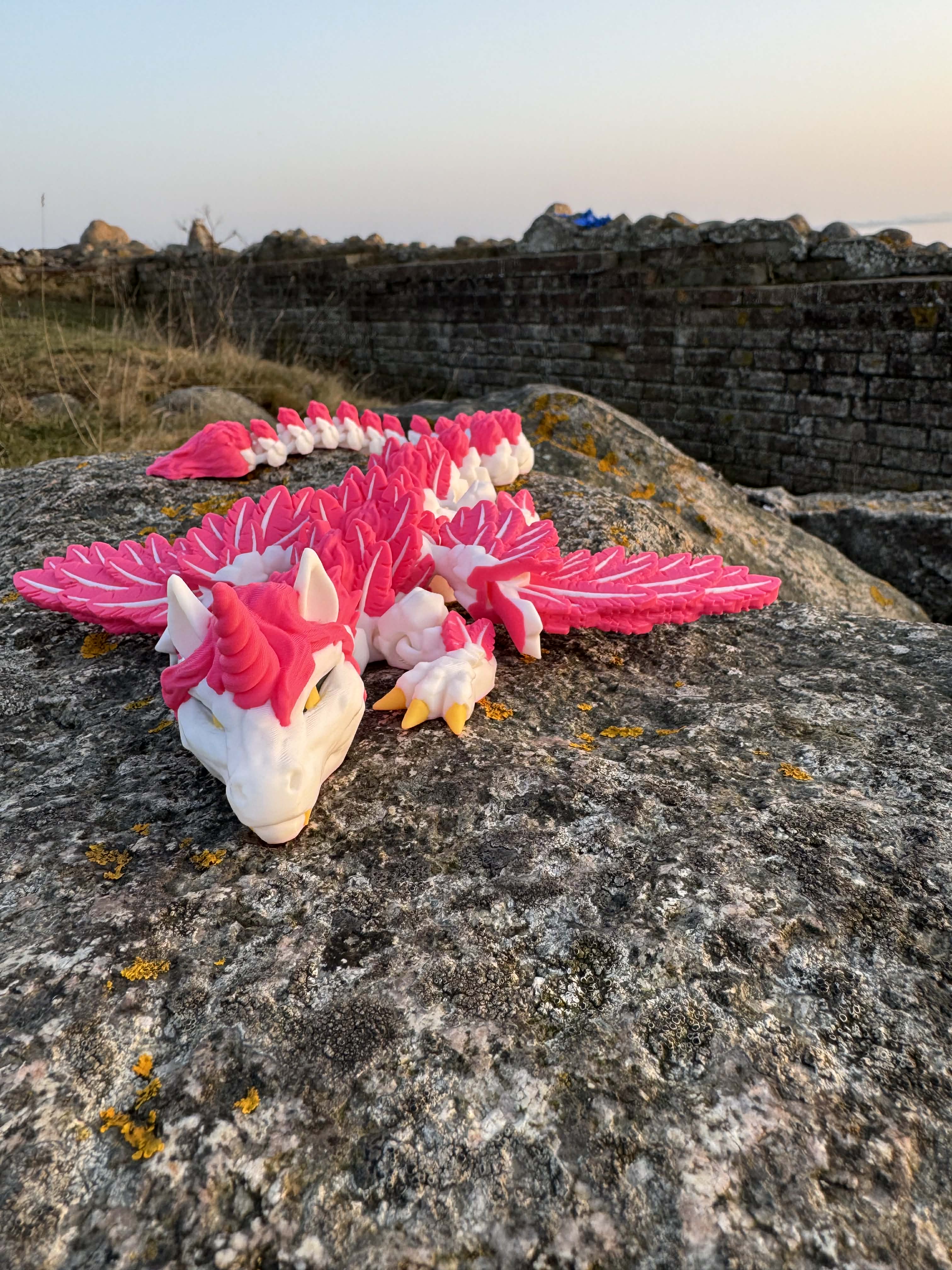 Enhjørning drage i lyserød, hvid og gul